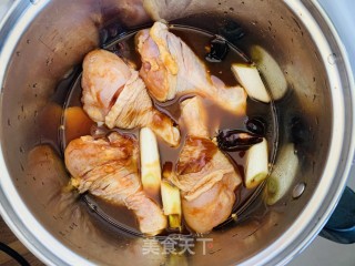 火麻仁鸡腿烧干笋的做法步骤：6