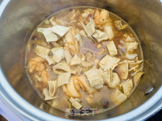 火麻仁鸡腿烧干笋的做法步骤：8