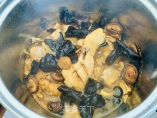火麻仁鸡腿烧干笋的做法步骤：9