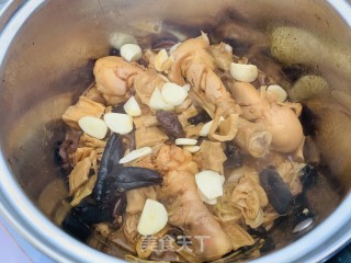 火麻仁鸡腿烧干笋的做法步骤：10