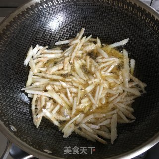 炸藕条的做法步骤：4