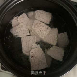 肉饼花甲汤面的做法步骤：4
