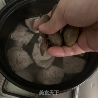 肉饼花甲汤面的做法步骤：6