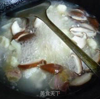 香菇咸肉花菜汤的做法步骤：8
