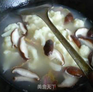 香菇咸肉花菜汤的做法步骤：9