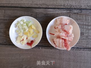 五花肉炒苦瓜的做法步骤：2