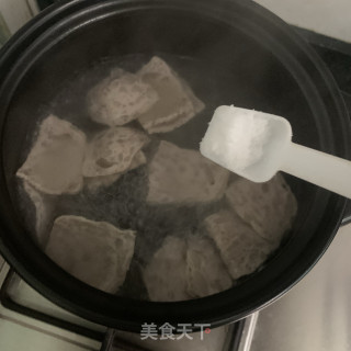 肉饼花甲汤米粉的做法步骤：7