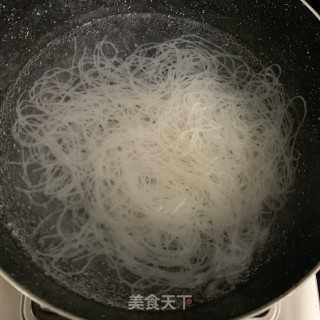 肉饼花甲汤米粉的做法步骤：9