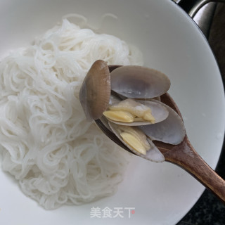 肉饼花甲汤米粉的做法步骤：10