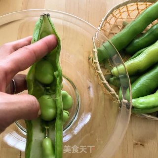蚕豆红萝卜沙拉的做法步骤：1