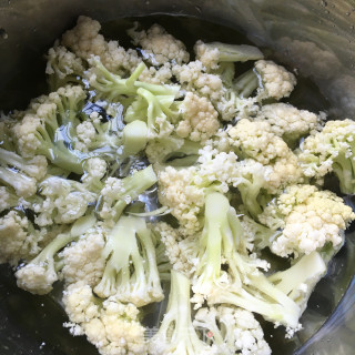 红椒番茄炒菜花的做法步骤：4