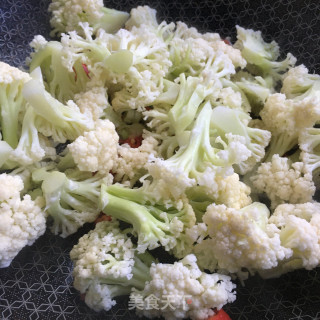 红椒番茄炒菜花的做法步骤：7