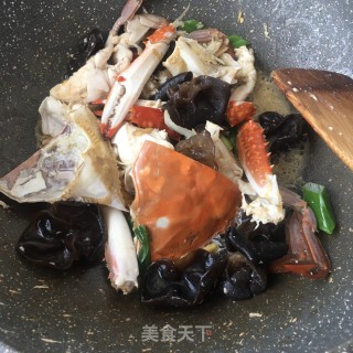泡椒木耳炒梭子蟹的做法步骤：12