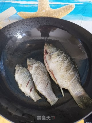 萝卜丝鲫鱼汤的做法步骤：5
