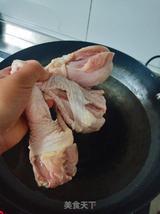 酱香蒸鸡腿的做法步骤：1