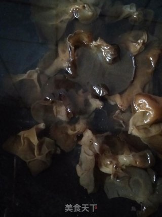 木耳莲藕丸子汤的做法步骤：9