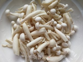 白玉菇虫草花鸡腿汤的做法步骤：7