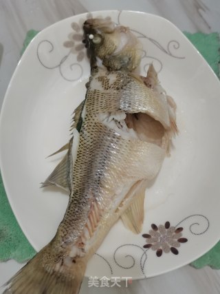 清蒸鲈鱼的做法步骤：4