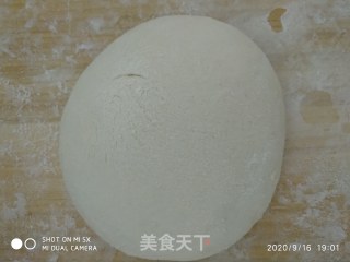 蒙饼的做法步骤：1