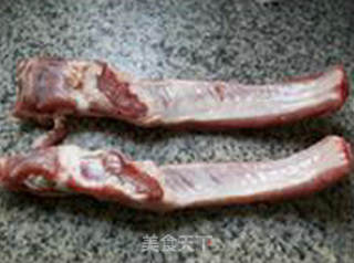南瓜排骨汤的做法步骤：1