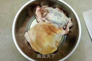 红烧蹄膀的做法步骤：1