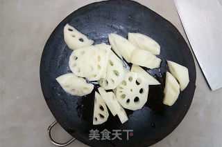 莲藕玉米炖鸡翅根的做法步骤：3