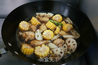 莲藕玉米炖鸡翅根的做法步骤：7