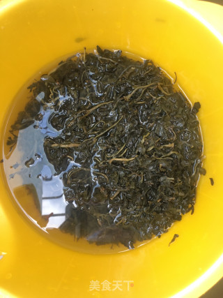 马齿苋干烧五花肉的做法步骤：3