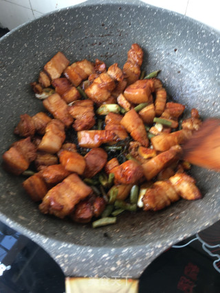 马齿苋干烧五花肉的做法步骤：16