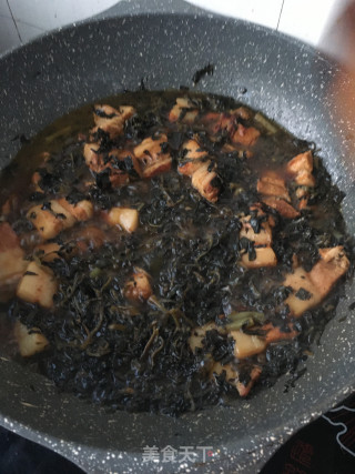 马齿苋干烧五花肉的做法步骤：21