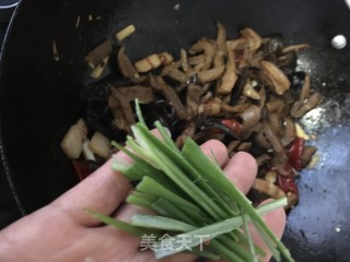 泡椒炒咸菜干的做法步骤：9