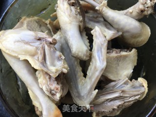 眉豆炖乳鸽的做法步骤：3
