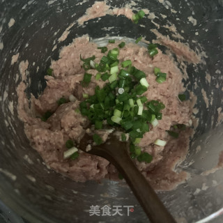 香菇肉馅锅贴的做法步骤：5