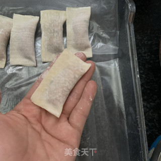 香菇肉馅锅贴的做法步骤：7