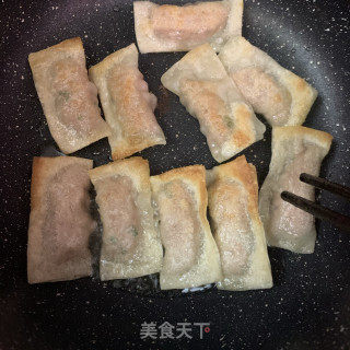 香菇肉馅锅贴的做法步骤：9