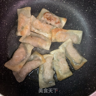 香菇肉馅锅贴的做法步骤：10