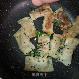 香菇肉馅锅贴的做法步骤：12