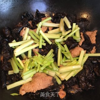 肉片炒木耳的做法步骤：7