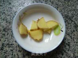 鲜菇圆白菜猪脚圈汤的做法步骤：4