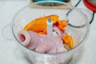 胡萝卜鲜肉饺的做法步骤：2