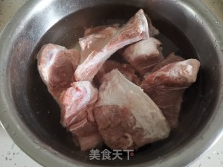 猪扇骨小白菜汤的做法步骤：1