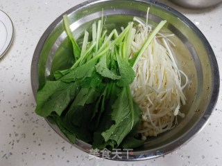 猪扇骨小白菜汤的做法步骤：4