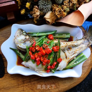 红椒鲈鱼蒸秋葵的做法步骤：12