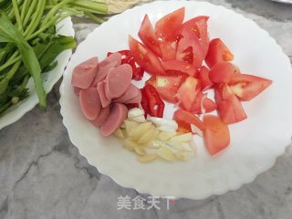 蔬菜香肠炒面的做法步骤：2