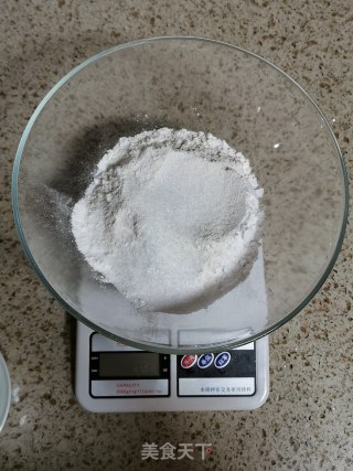 芝麻糯米饼的做法步骤：1