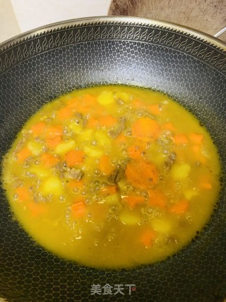 咖喱牛肉炒土豆萝卜的做法步骤：8