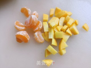 黄桃桔子牛奶饮的做法步骤：2
