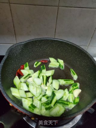 干辣椒炒青瓜的做法步骤：4