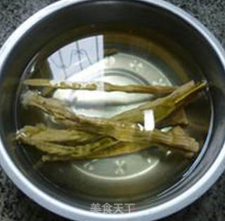 野山笋炒蚕豆芽的做法步骤：1