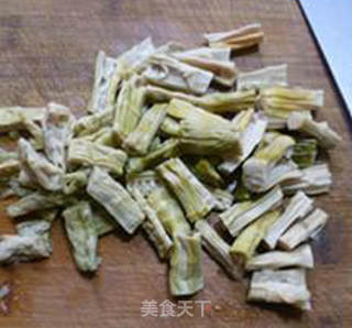 野山笋炒蚕豆芽的做法步骤：4
